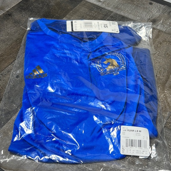 NEW SEALED ADIDAS RUNNING CARRERA T-SHIRT GOLD LETTERING SIZE XS